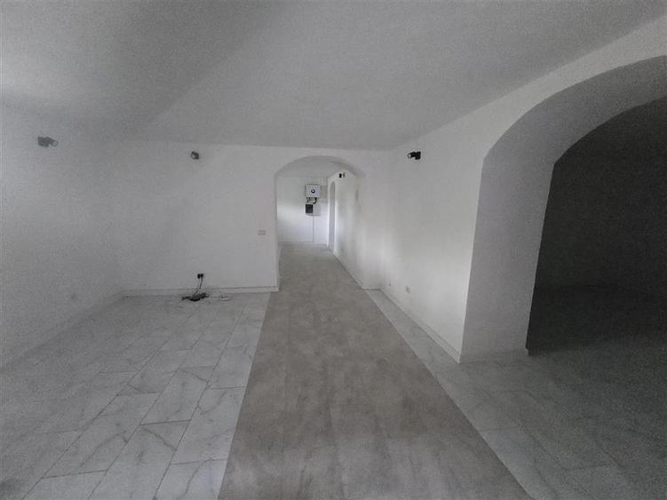Casă individuală cu 6 camere cu Canalizare în Voila