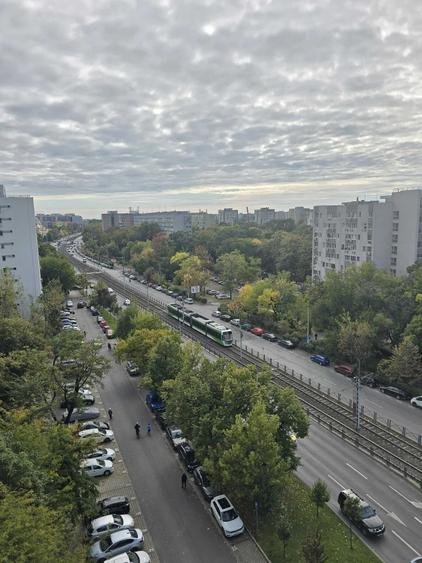 Apartament cu 3 camere decomandat în Lujerului