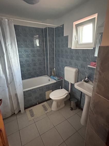 Casă individuală cu 4 camere cu Canalizare în Poiana Țapului