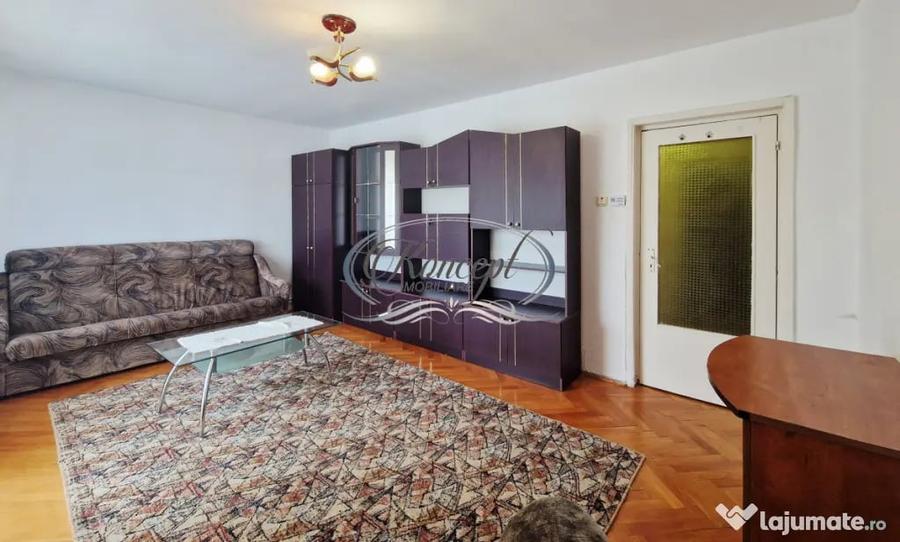 Apartament cu 3 camere decomandat în Zorilor