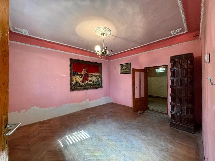 Casă cu 3 camere cu Teren 230 Mp în Central
