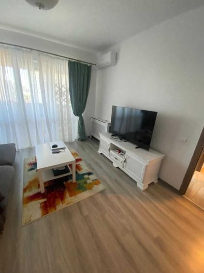 Apartament cu 3 camere decomandat în Păcii