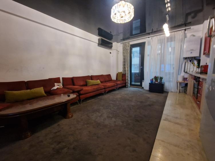 Apartament cu 3 camere decomandat în Palazu Mare