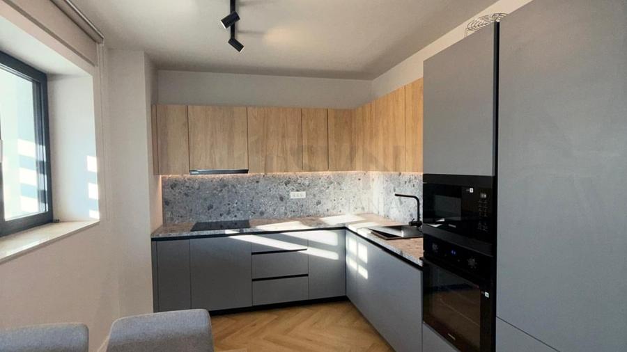 Apartament cu 4 camere semidecomandat, mobilat în Pipera