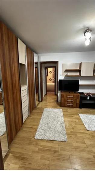 Apartament 2 camere de vanzare, semidecomandat, etajul 1 - Podu Ros - 3