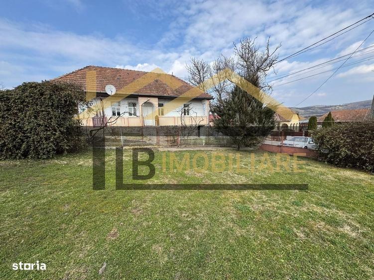 Casă cu 2 camere cu Teren 1192 Mp în Criș