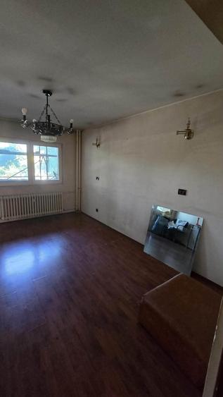 Apartament cu 4 camere decomandat în Dristor