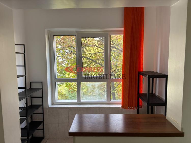 Apartament cu 3 camere decomandat în Dristor