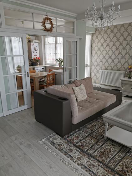 Apartament cu 3 camere decomandat, mobilat în Bucium