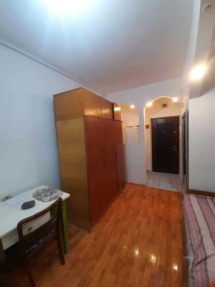Apartament decomandat în Păsăreni