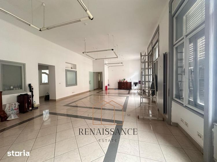 Apartament cu 4 camere în P-ța Unirii