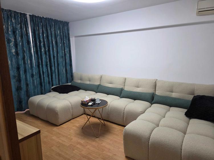 Apartament cu 3 camere decomandat în Central