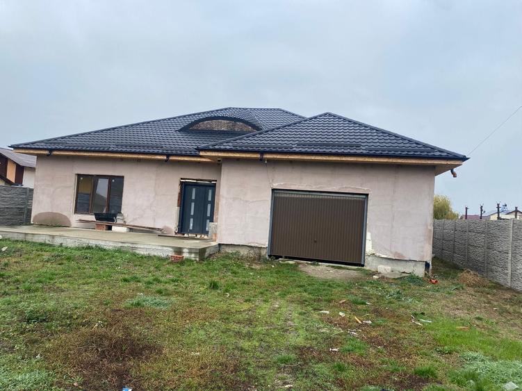 Casă cu 4 camere în Curtișoara
