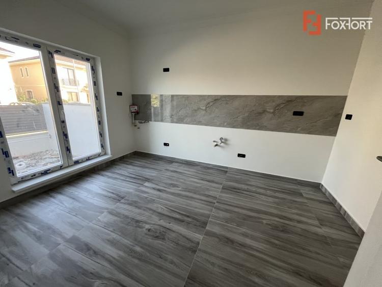 Duplex cu 4 camere cu Canalizare în Moșnița Nouă