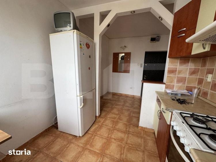 Apartament cu 3 camere semidecomandat în Cetate