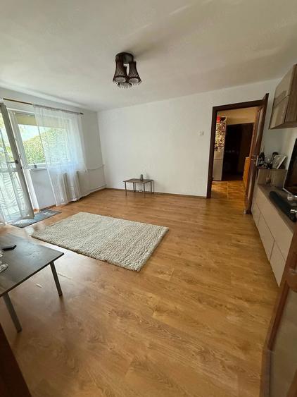 Apartament cu 3 camere semidecomandat în Brazda lui Novac