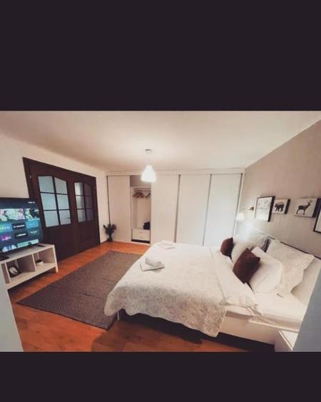 Apartament cu 4 camere decomandat, mobilat în Central