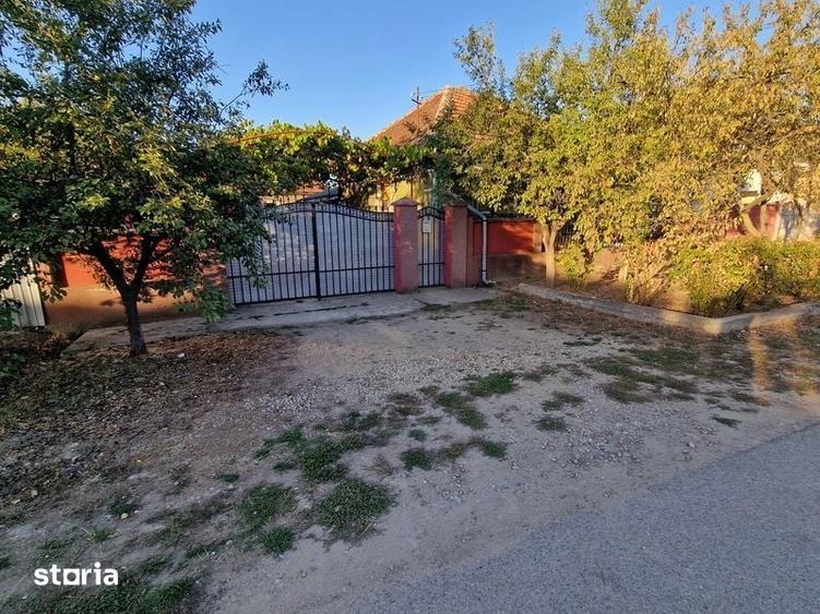 Casă cu 4 camere cu Teren 120 Mp în Saca