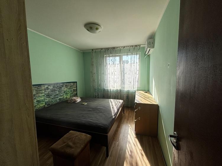 Apartament cu 3 camere semidecomandat în Obor
