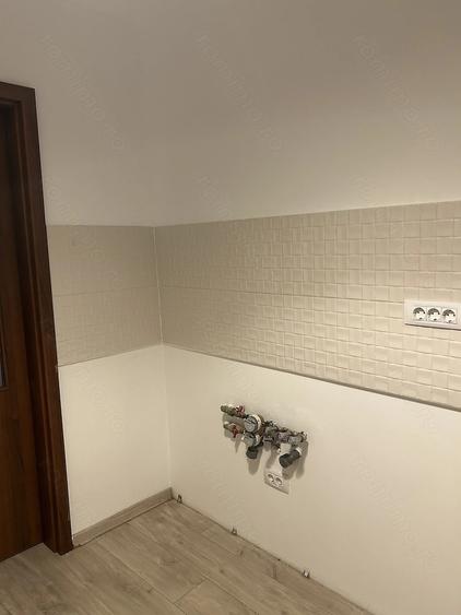 Apartament cu 3 camere semidecomandat, mobilat în Dristor
