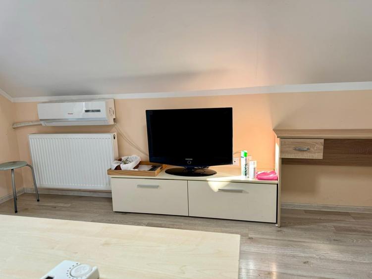 Apartament cu 2 camere semidecomandat, mobilat în Central