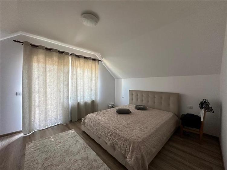 Casă individuală cu 4 camere cu Teren 330 Mp în Central