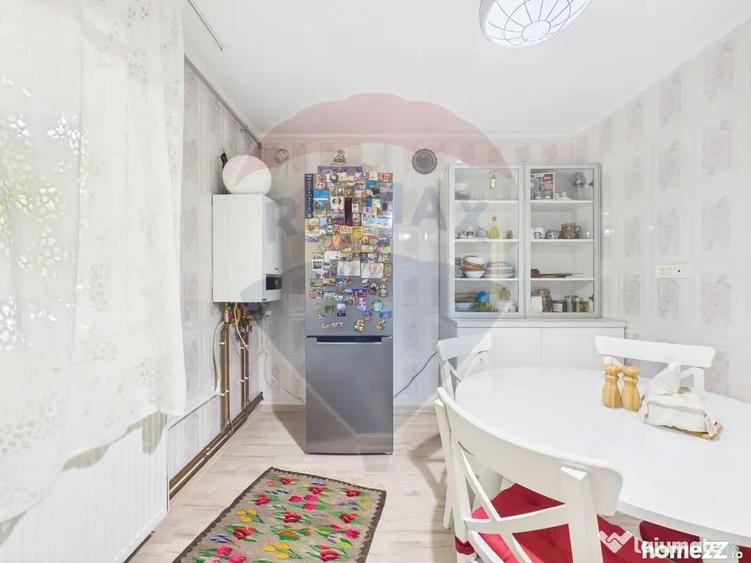 Apartament cu 4 camere semidecomandat în 13 Septembrie