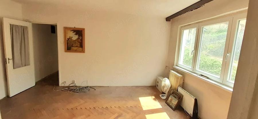 Apartament cu 3 camere semidecomandat în Moroasa 2