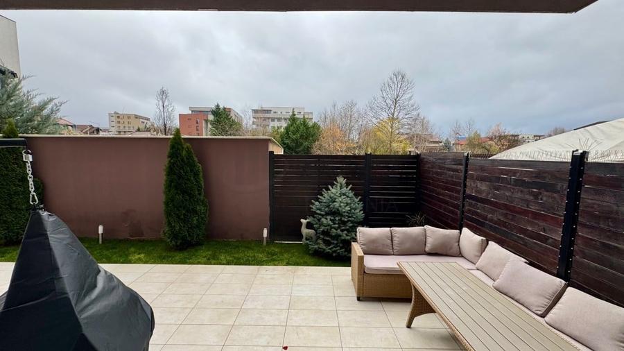 Apartament cu 3 camere semidecomandat în Sisești