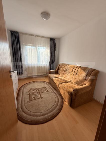 Apartament cu 3 camere decomandat, mobilat în Tractorul