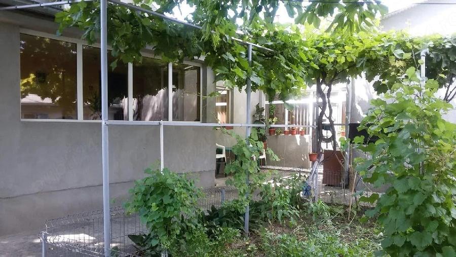 Casă cu 7 camere cu Teren 400 Mp în Central
