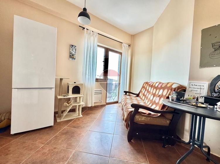 Apartament cu 2 camere decomandat, mobilat în Central
