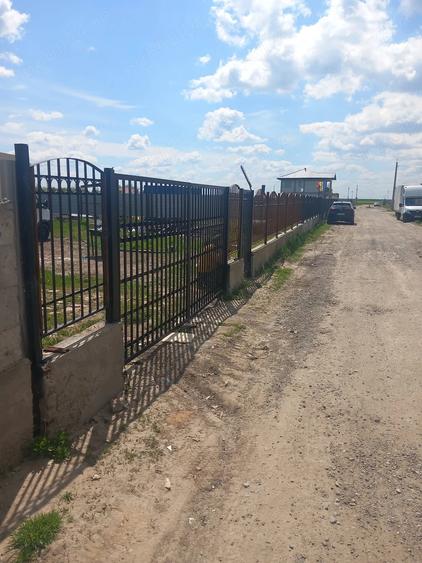Vand teren intravilan intre case - 1