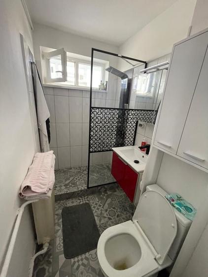 Apartament cu 3 camere decomandat în Drumul Taberei
