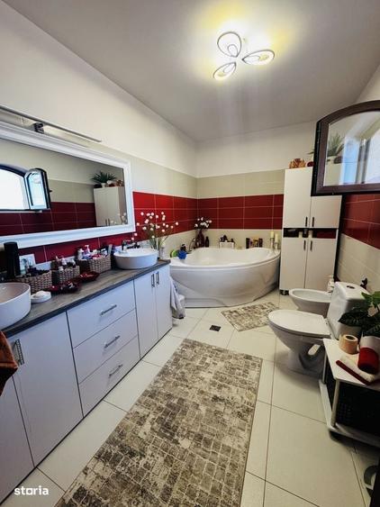 Casă cu 4 camere cu Teren 600 Mp în Central