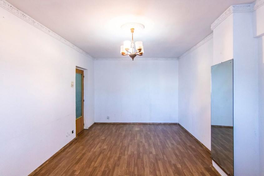 Apartament cu 3 camere decomandat în Dristor