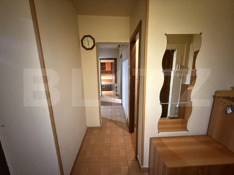 Apartament cu 3 camere decomandat, mobilat în Micro 6