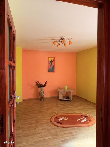 Casă cu 4 camere în Ghirdoveni