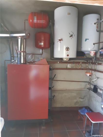 Casă cu 11 camere în Nucet