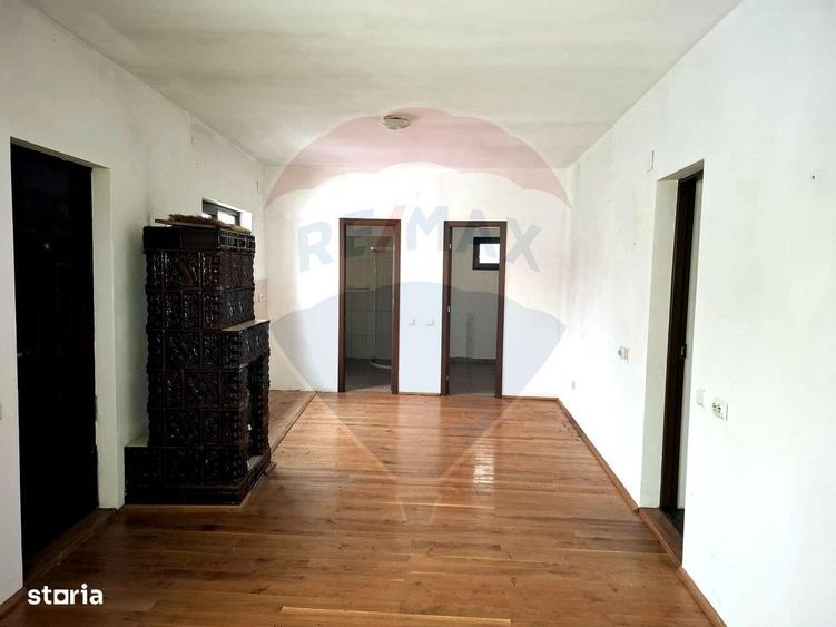 Casă cu 4 camere cu Teren 1478 Mp în Măneciu