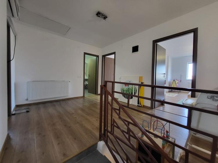 Duplex cu 5 camere cu Canalizare în Sud-Est