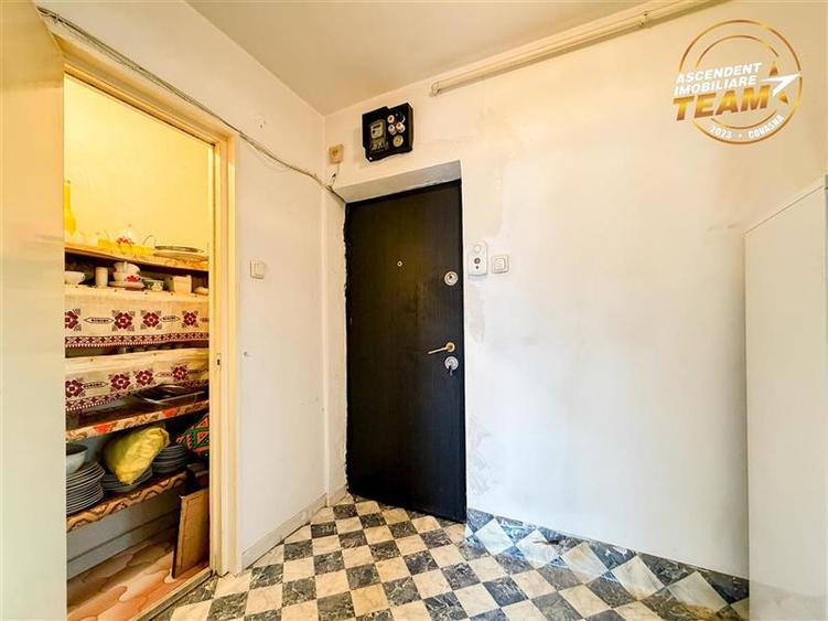 Apartament cu 2 camere nedecomandat, mobilat în Simeria