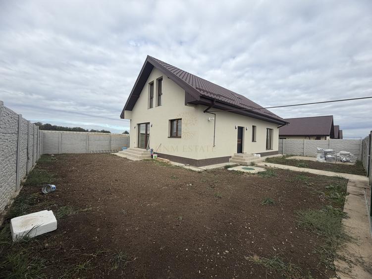 Casă individuală cu 5 camere cu Teren 330 Mp în Dascălu