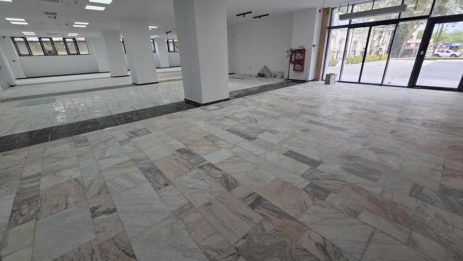 Spațiu comercial, de 380 mp, în Central