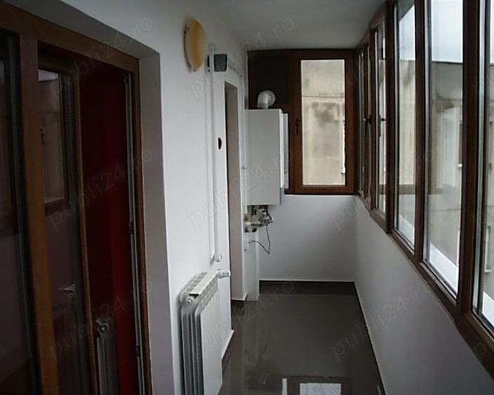 Apartament cu 5 camere decomandat în Peneș Curcanul