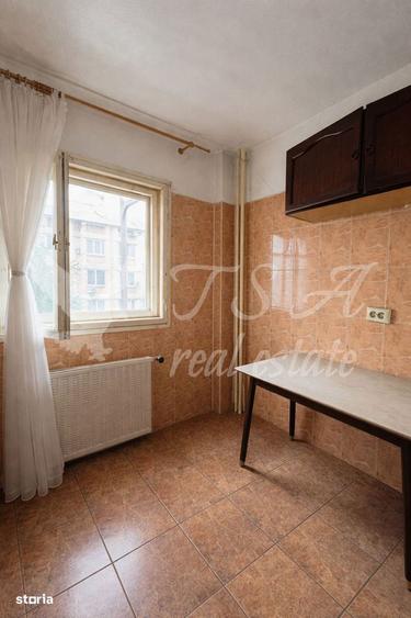 Apartament cu 3 camere decomandat în Rahova