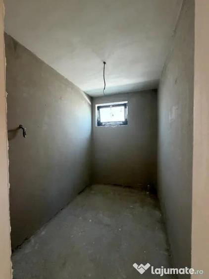 Casă cu 4 camere cu Teren 500 Mp în Central