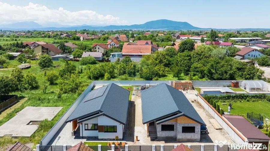 Casă cu 4 camere cu Teren 560 Mp în Stupini