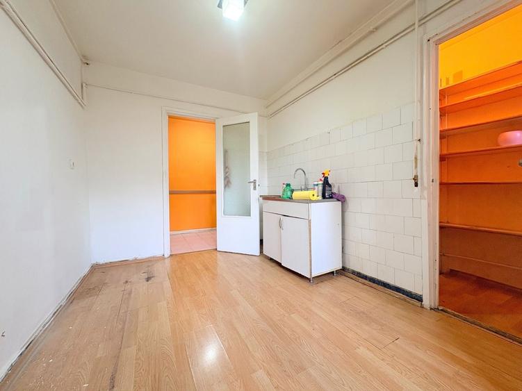 Apartament cu 3 camere semidecomandat în Ultracentral