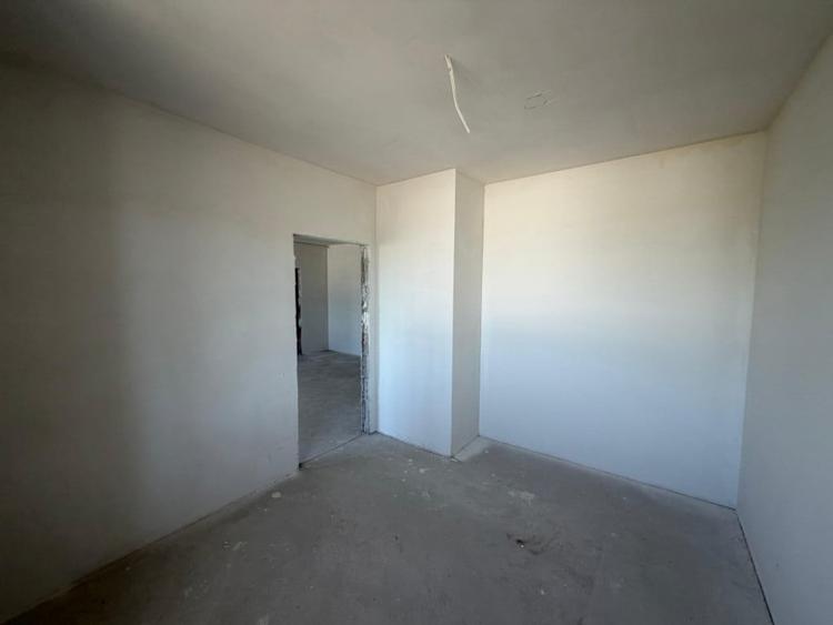 Apartament cu 3 camere semidecomandat în Florești — fotografia 1